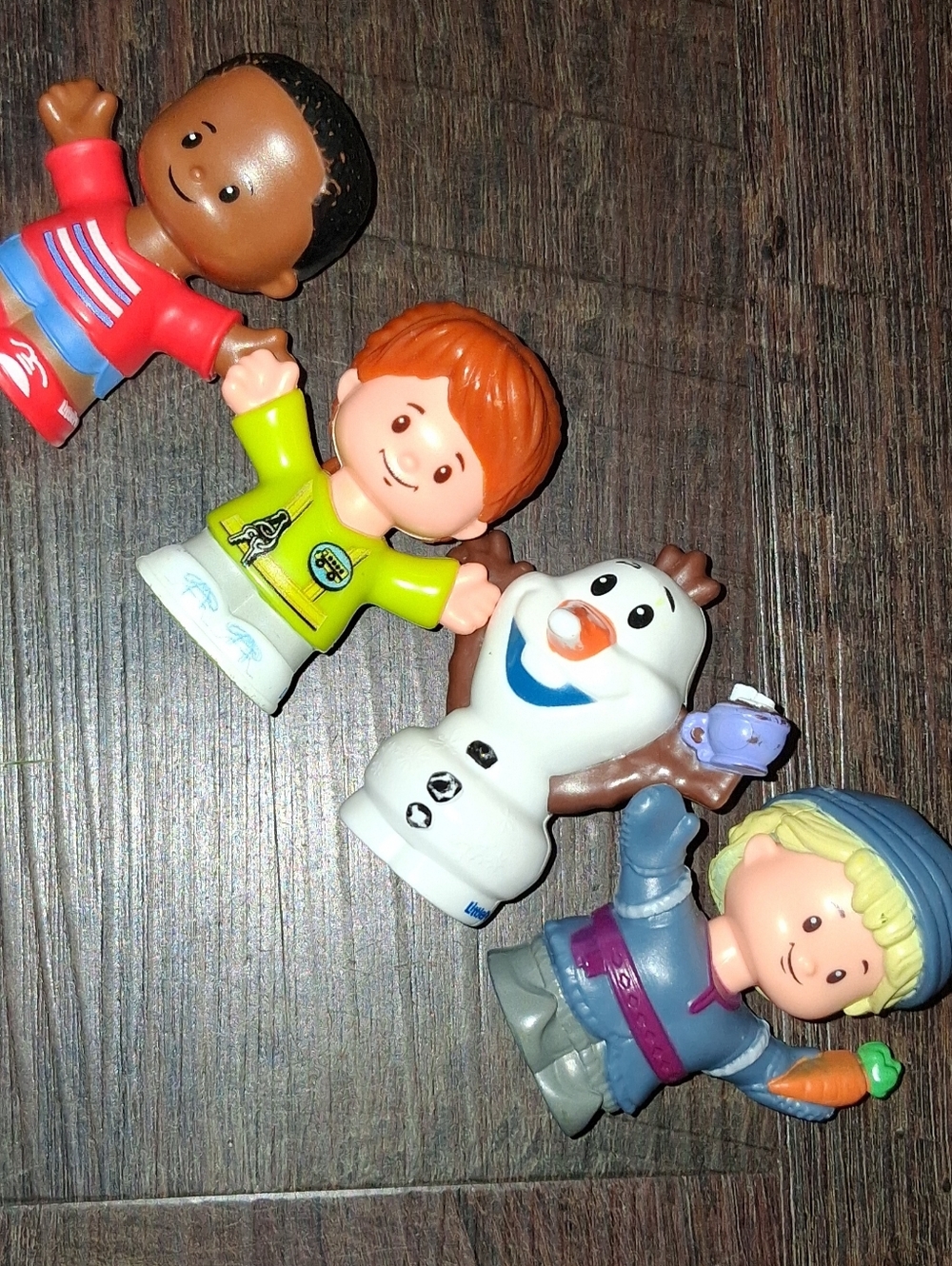 Little People Toy Figure Pack with White Olaf Snowman and Colorful Characters